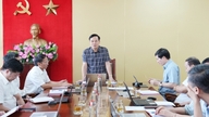 Vicesekretær for den provinsielle partikomité og formand for den provinsielle fædrelandsfrontkomité Vu Quyet Tien deltog i et møde i partiafdelingen af ​​den provinsielle partiorganisationsafdeling.