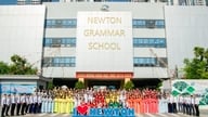 Sebuah kelas di Hanoi mempunyai dua pelajar cemerlang dalam peperiksaan kemasukan untuk sebuah sekolah menengah khusus yang sangat dihormati.