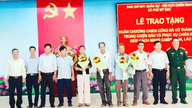 ឃុំភូមីបាក់ ប្រគល់មេដាយកិត្តិយសយោធាដល់យុទ្ធជនដែលបានបំពេញបេសកកម្មអន្តរជាតិ។