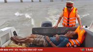 Polisi lalu lintas di Vinh Long menyelamatkan seorang pria yang melompat dari jembatan Co Chien dalam upaya bunuh diri.
