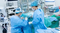 Los médicos salvan a un hombre que dejó de respirar más de 100 veces por hora mientras dormía.