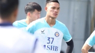 Az 1,81 méter magas középhátvéd elhagyja az SHB Da Nang csapatát, és visszatér a Hanoi FC-hez.
