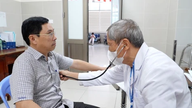 동탑성 보건국: 근로자 대상 정기 건강검진의 선구자.