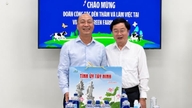 Tay Ninh steunt Vinamilk bij de uitbreiding van hun boerderij en de versnelde bouw van hun melkfabriek.