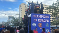 Alasan mengapa penggemar Manchester United memimpin pawai untuk mengejek Arsenal.