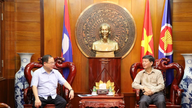 De secretaris van het partijcomité van de provincie Quang Ninh bracht een beleefdheidsbezoek aan de Vietnamese consul-generaal in Laos.