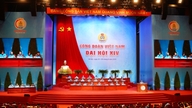 Om eftermiddagen den 4. juni fortsatte den vietnamesiske fagforenings 14. kongres med personalesager.