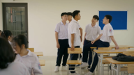 'Den anden side af byen' Episode 6: Khue advarer Cuong om, at Tuyet Lan udnytter ham.
