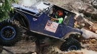 Det er fascinerende at se terrængående køretøjer erobre stejle skråninger og krydse vandløb i Nha Trang.