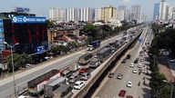 Se ha detectado que varios apoyos del puente están desalineados en el tramo elevado de la carretera de circunvalación 3, entre Mai Dịch y Nam Thăng Long.