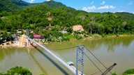 กำลังเร่งดำเนินการปรับปรุงสะพานแขวนในหมู่บ้านเลา ตำบลตวงดวง เพื่อให้สามารถใช้งานได้ก่อนฤดูฝนและพายุจะมาถึง