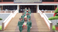Dak Lak accueille les dépouilles de 27 martyrs rapatriés du Cambodge dans leur patrie.