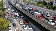 Hanoi: Beberapa bantalan jembatan pada bagian jalan layang Ring Road 3 ditemukan mengalami pergeseran.