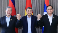 Premierministrene fra Laos og Cambodja kommer til Hanoi for at deltage i ASEAN Future Forum.