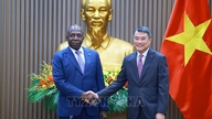 Premierminister Le Minh Hung modtager den angolanske udenrigsminister.