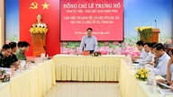 نایب رئیس کمیته مردمی استان آن Giang، Le Trung Ho با کمون های Tri Ton، O Lam، Co To و Vinh Gia کار کرد.