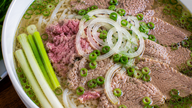 Quali sono i benefici di mangiare pho a colazione?