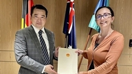 Consul General Pham Hai Anh met with the Director of the DFAT Office in Western Australia.