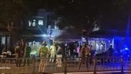 地元治安部隊はシャッターを突き破り、燃え盛る家から6人を救出した。