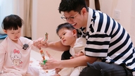 Cặp song sinh của BTV truyền hình Mạnh Cường - Hương Giang gây cười với màn 'tấu hài'