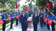 Dak Lak dengan khidmatnya mengadakan upacara untuk memberi penghormatan, memperingati, dan mengebumikan jenazah 27 tentera sukarelawan dan pakar Vietnam yang gugur di Kemboja.