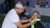 การแสดงความเมตตาจากใจจริงใน 'ชุมชนผู้ป่วยฟอกไต' ท่ามกลางอุณหภูมิที่ร้อนจัดเกิน 40 องศาเซลเซียส