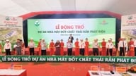 Lähes kahden biljoonan Vietnamin dongin arvoisen jätteenpolttolaitoshankkeen peruskiven muuraustilaisuus Vinh Longissa.