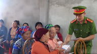 L’initiative « Été numérique 2026 » prend de l’ampleur dans les hauts plateaux de Lao Cai : des centaines de membres et de responsables syndicaux de jeunes se mobilisent simultanément pour soutenir la population dans sa transformation numérique grâce à VNeID.