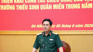 Se dio prioridad a los niños de zonas desfavorecidas y revolucionarias para matricularlos en la Escuela de Cadetes Militares de Vietnam Central.