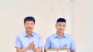 A Hanoi Népi Bizottság elnöke a „Jó cselekedet, jó ember” címet adományozta a Hanoi Metro alkalmazottainak.