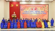 Folkkommittén i Giang Thanh kommun anordnade en ceremoni för att gratulera och fira 180 äldre personers långa liv.