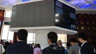 VN-Index میں لگاتار دوسرے سیشن میں اضافہ ہوا، لیکن تجارتی حجم ایک سال کے دوران اپنی کم ترین سطح پر آ گیا۔