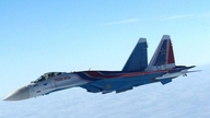 La comparsa dei caccia russi Su-35 ha spinto gli aerei da combattimento della NATO a decollare all'istante.