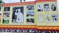 ホー・チ・ミン主席が国家救済の道を求めて旅立ってから115周年を記念する絵画と写真の展覧会。