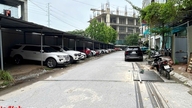 Hanoi: Despite the government's ultimatum, a series of unlicensed parking lots in Ha Dong continue to operate freely.
