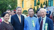 เลขาธิการและประธานโต ลัม: ฟื้นฟูจิตวิญญาณของ "ผู้อาวุโส - แบบอย่างที่โดดเด่น" อย่างแข็งขันในขั้นตอนการพัฒนาใหม่ของประเทศ