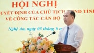 È stata presentata la decisione di nomina del signor Dang Xuan Quang a vicedirettore del Dipartimento di Istruzione e Formazione di Nghe An.