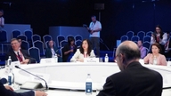 La viceministra degli Affari Esteri Le Thi Thu Hang ha partecipato alla sessione di discussione dell'APEC in occasione del 29° Forum Economico Internazionale di San Pietroburgo.