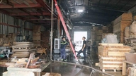 화재는 신속하게 진압되어 수천 세제곱미터의 원자재가 보관된 목재 ​​가공 공장의 안전을 확보했습니다.