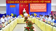 Przewodniczący Ludowego Komitetu prowincji An Giang, Ho Van Mung, zaapelował o przyspieszenie budowy szkół z internatem i gimnazjów na terenach przygranicznych.