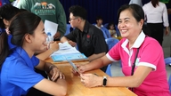Warga Cat Lai sangat gembira karena wilayah mereka kini memiliki pusat dukungan untuk layanan publik daring.