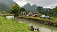 Destinațiile verzi luxuriante și nealterate din apropierea orașului Hanoi atrag turiștii.