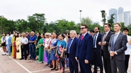 Vzpomínková slavnost, včetně položení věnců k Puškinovu památníku, podporuje kulturní výměnu mezi Vietnamem a Ruskem.
