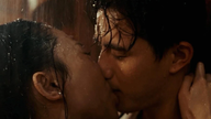 Hay al menos 13 escenas en las que Toc Tien besa a Tran Ngoc Vang.
