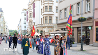 Ao Dai (vietnamesisk traditionel dragt) skinnede klart ved en levende vietnamesisk kulturbegivenhed i Europa.