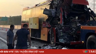 Un autobús de pasajeros colisionó con un camión con remolque en la autopista Phan Thiet - Dau Giay; 19 personas resultaron hospitalizadas.