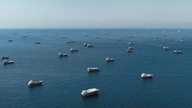 De VS loodsten in het geheim meer dan 100 commerciële schepen door de Straat van Hormuz, te midden van de spanningen met Iran.