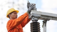 Având în vedere creșterea prețurilor la electricitate la 2.204 VND/kWh, cum se vor schimba finanțele EVN?
