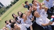 Đằng sau những bộ kỷ yếu tiền triệu của học sinh cuối cấp