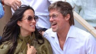 Aktor Brad Pitt publicznie ujawnia swoją młodą dziewczynę.